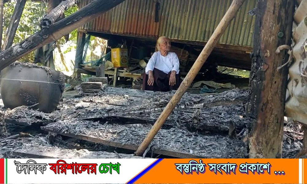 জমি নিয়ে সংঘাত: পটুয়াখালীতে গভীর রাতে রাখাইন পরিবারের ঘর পুড়ে ছাই