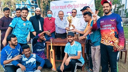 বরিশালে বাংলা বিভাগ আন্তঃবর্ষ শর্টপিচ ক্রিকেট টুর্নামেন্টের ফাইনাল ম্যাচ ও পুরস্কার বিতরণ সম্পন্ন