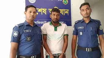 কাজিরহাটে চোরাই ট্রলার উদ্ধার, আটক ১
