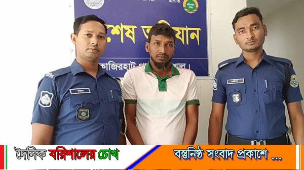 কাজিরহাটে চোরাই ট্রলার উদ্ধার, আটক ১
