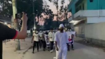 কাফনের কাপড় জড়িয়ে ঝটিকা মিছিলে নিষিদ্ধ ছাত্রলীগের নেতাকর্মীরা