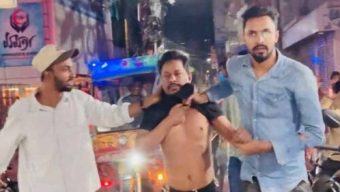 বরিশালে ছাত্রদলের হাতে আটক ছাত্রলীগ নেতা পুলিশের কাছে হস্তান্তর