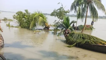 বরিশালে ভূমিকম্পের অভিঘাতে নদীভাঙন, বিলীন বসতঘর