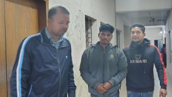 বাউফলে ইয়াবা বহনকারীদের তল্লাশিতে চায়ের দোকান থেকে আগ্নেয়াস্ত্র সদৃশ অস্ত্র উদ্ধার, আটক ৩
