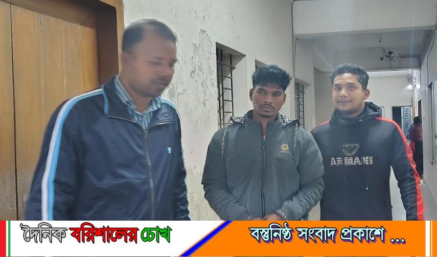বাউফলে ইয়াবা বহনকারীদের তল্লাশিতে চায়ের দোকান থেকে আগ্নেয়াস্ত্র সদৃশ অস্ত্র উদ্ধার, আটক ৩