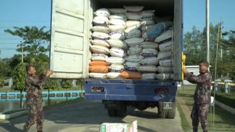 চুনারুঘাটে বিজিবির অভিযান: কাভার্ড ভ্যানে লুকানো ২ কোটি টাকার ভারতীয় শাড়ি-শাল উদ্ধার