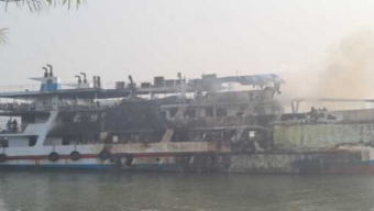 যাত্রী ওঠার আগমুহূর্তে কক্সবাজারে সেন্টমার্টিনগামী ‘দ্যা আটলান্টিক ক্রুজ’-এ ভয়াবহ আগুন, এক কর্মচারী নিহত