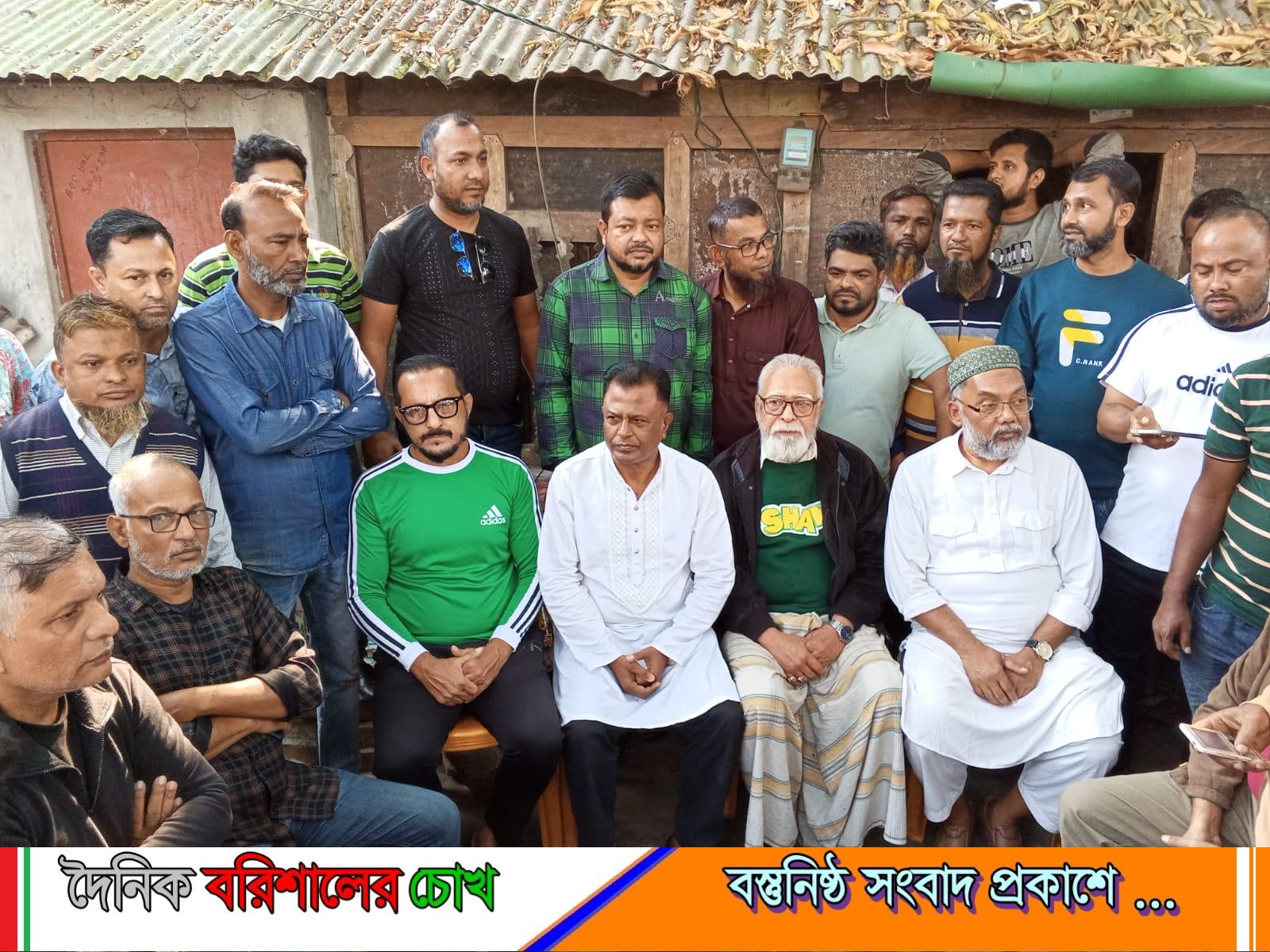 বাজার রোডে ভয়াবহ অগ্নিকাণ্ড, সান্ত্বনা দিতে বরিশাল মহানগর বিএনপির সদস্য সচিব জিয়া উদ্দিন