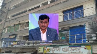 রাজশাহীতে সরকারি রাস্তা দখল করে আওয়ামী লীগ নেতার মার্কেট