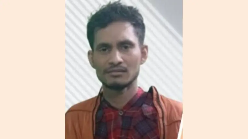 কাউনিয়ায় পরিত্যক্ত ঘর থেকে দেশীয় অস্ত্রসহ যুবক আটক