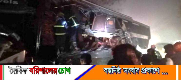 মীরসরাইয়ে দাঁড়িয়ে থাকা ট্রাকে বাসের ধাক্কা: মার্চেন্ট নেভি সদস্যসহ নিহত ৩