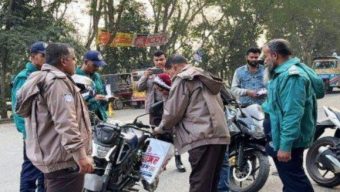 নির্বাচন সামনে রেখে বরিশালে ১৩ স্থানে পুলিশের চেকপোস্ট-তল্লাশি জোরদার, ঢিলেঢালা কার্যক্রমে ক্ষোভ