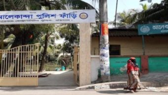 বরিশালে বিনা অপরাধে শিশুকে থাপ্পর, পুলিশের বিরুদ্ধে ক্ষোভ