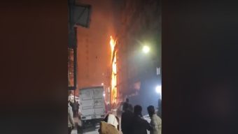 ডিএমপির নিষেধাজ্ঞা উপেক্ষা করে আতশবাজি: মিরপুরে বহুতল ভবনে ভয়াবহ অগ্নিকাণ্ড