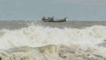 বঙ্গোপসাগরে মাছ ধরতে গিয়ে বাংলাদেশি ট্রলারসহ ২৪ জেলেকে আটক করল ভারতীয় কোস্টগার্ড