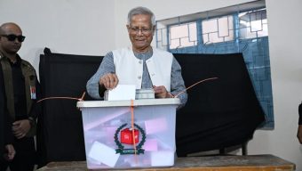ত্রয়োদশ জাতীয় সংসদ নির্বাচন ও গণভোটে ভোট দিলেন প্রধান উপদেষ্টা ড. মুহাম্মদ ইউনূস