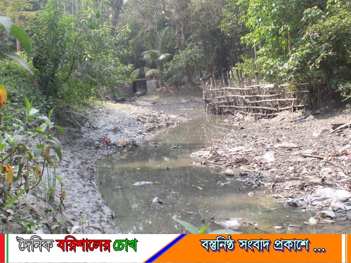 ঐতিহাসিক খাল আজ সংকটে: হিজলায় পুনঃখননের দাবিতে জোরালো কৃষক-প্রশাসন উদ্যোগ