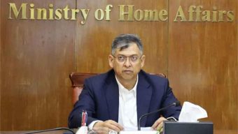 দেশজুড়ে চাঁদাবাজ ও অস্ত্রধারীদের বিরুদ্ধে সাঁড়াশি অভিযানের ঘোষণা স্বরাষ্ট্রমন্ত্রীর
